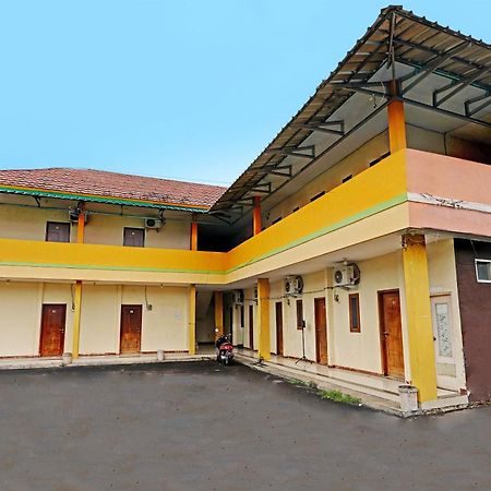 Oyo 91955 Pondokan Cempaka Cirebon Esterno foto