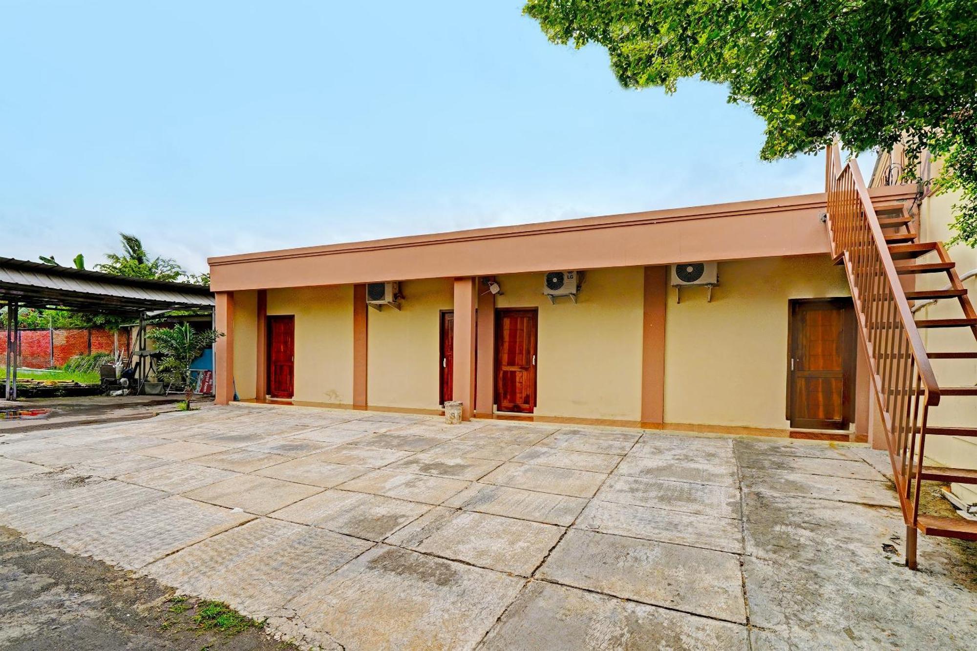 Oyo 91955 Pondokan Cempaka Cirebon Esterno foto