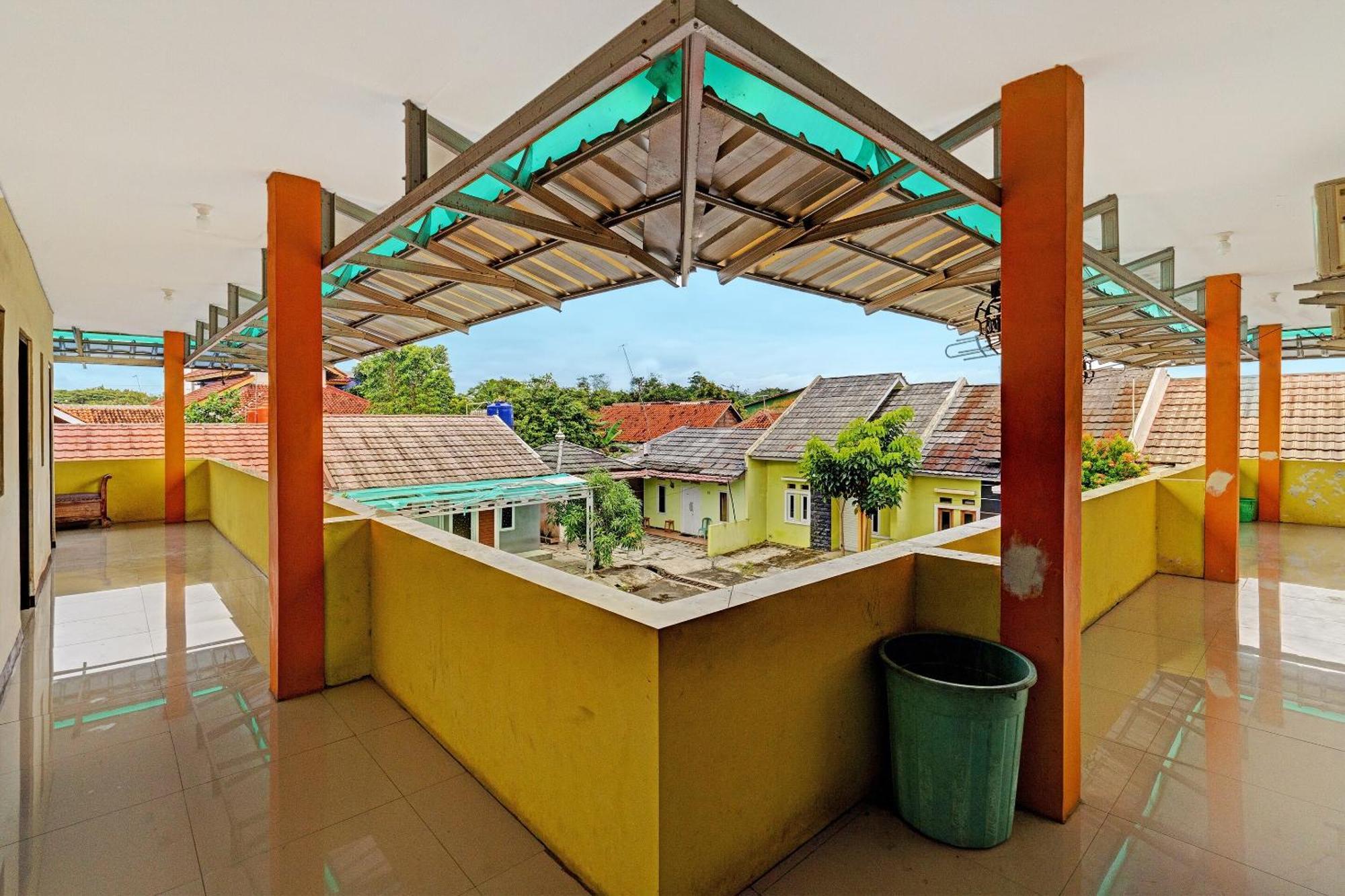 Oyo 91955 Pondokan Cempaka Cirebon Esterno foto