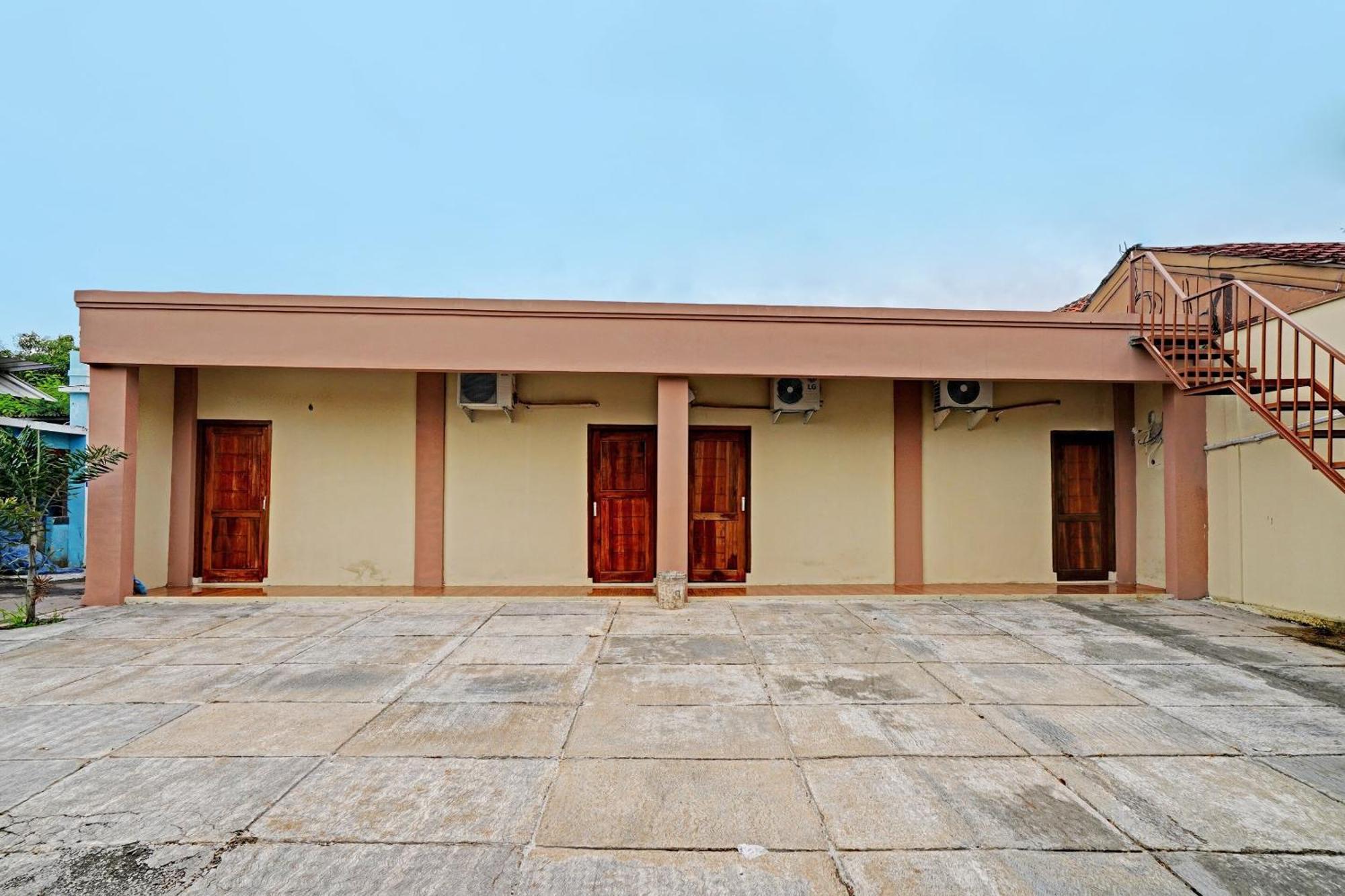 Oyo 91955 Pondokan Cempaka Cirebon Esterno foto